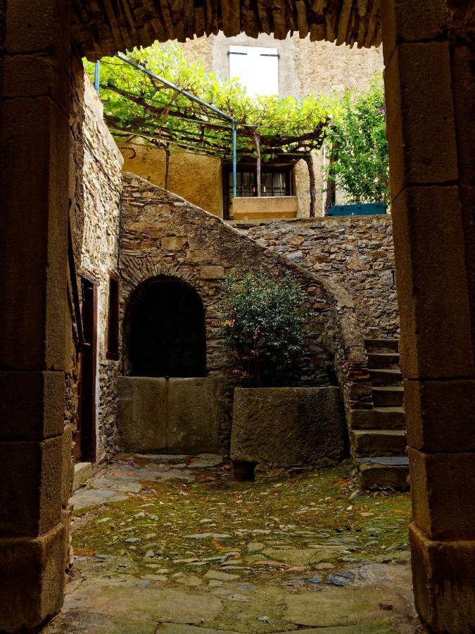 Les Ilhes La Maison Du Voyageur מראה חיצוני תמונה